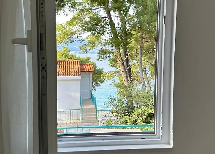 Korcula Newly Renovated D3 With Pool *