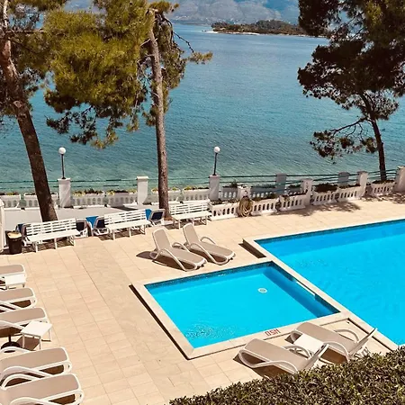 Korcula Newly Renovated D3 With Pool Apartment