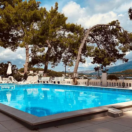 Korcula Newly Renovated D3 With Pool Apartment *
